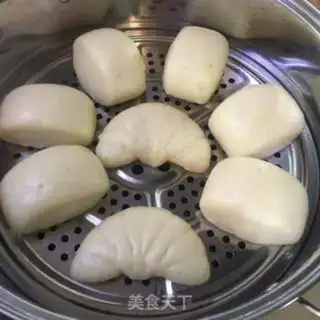 Make Milky rose buns step 5