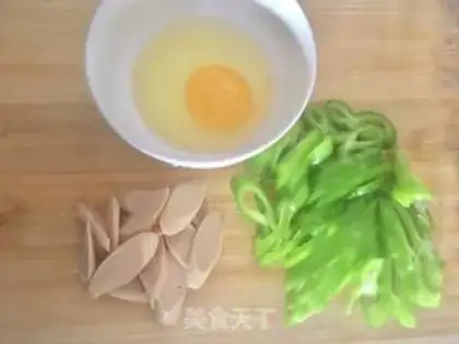 Make Eggs and noodles step 0