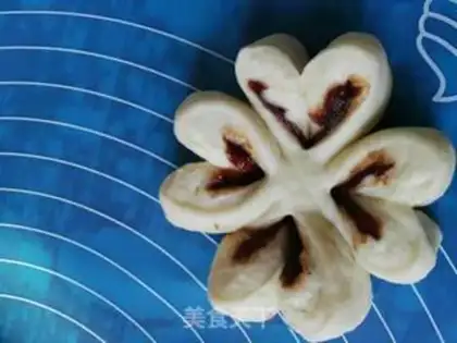 Make Four-leaf grass bread step 6