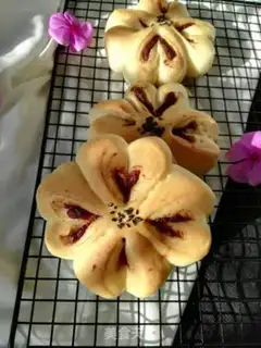 Make Four-leaf grass bread step 10