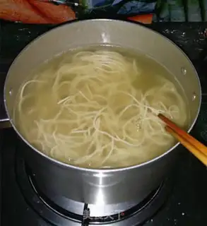 Make Korean chili noodles step 1