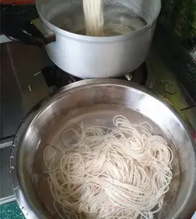Make Korean chili noodles step 3