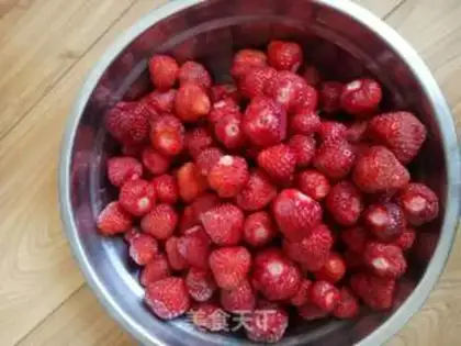 Make Strawberry sauce step 0