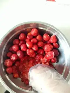 Make Strawberry sauce step 2