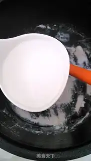 Make White soup, shrimp, melon step 3