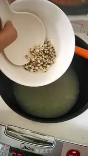 Make White soup, shrimp, melon step 5