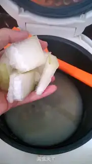 Make White soup, shrimp, melon step 6