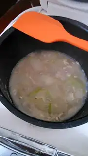 Make White soup, shrimp, melon step 9