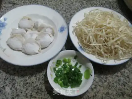 Make dumpling soup noodles step 0