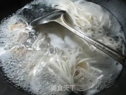 Make dumpling soup noodles step 2