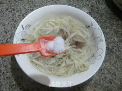 Make dumpling soup noodles step 4