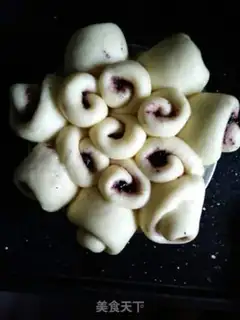 Make Lotus buns step 3
