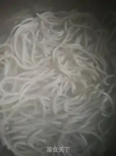 Make Onion dry noodles step 3