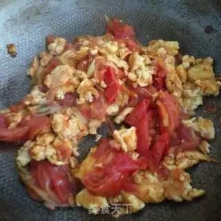 Make Tomato fried eggs step 4