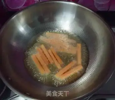 Make Blueberry sauce with red fries step 4