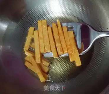 Make Blueberry sauce with red fries step 6