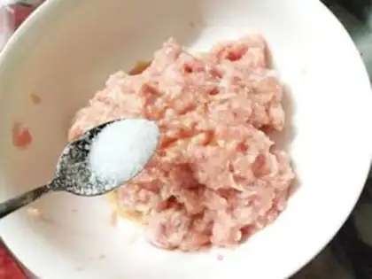 Make Porridge pork dumplings step 1