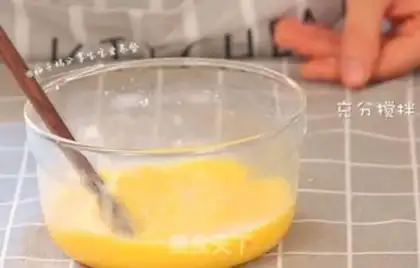 Make Pineapple thick egg fever step 1