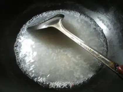 Make Egg chicken caterpillar noodles step 2