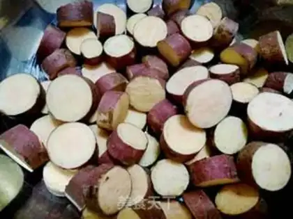 Make Little red potato sauce step 0