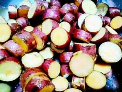Make Little red potato sauce step 1