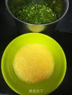 Make An egg box of celery step 1