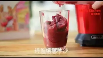 Make Strawberry smoothie step 3