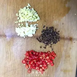 Make Spicy red leaves step 3