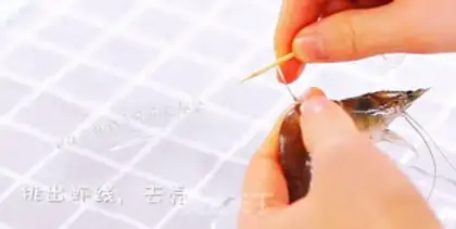 Make Tomato hands on noodles step 3