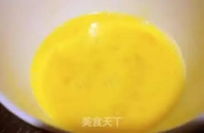 Make Eggflower soup step 1