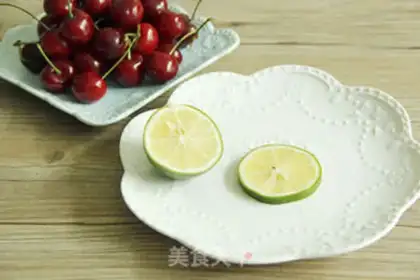 Make Cherry lemon ice juice step 1