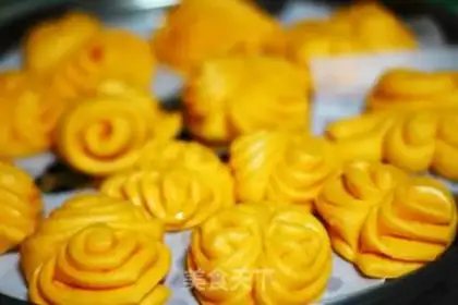 Make Carrot rolls step 6