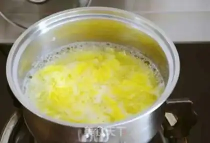 Make Nutrient egg soup step 3