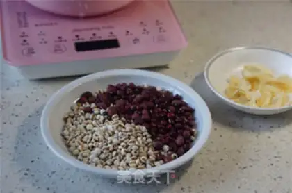 Make Red bean rice lily soup step 0