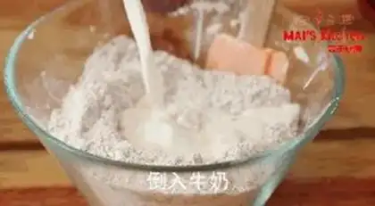 Make A mustache cake step 1