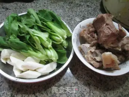 Make Chicken Cream Mountain Pill Bones soup step 0