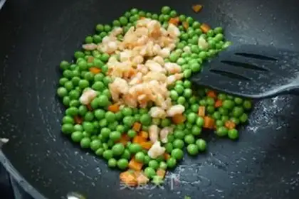 Make Garlic shrimp fried peas step 7