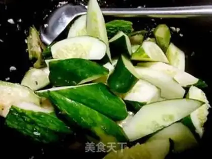 Make Garlic beans, fried melons step 2