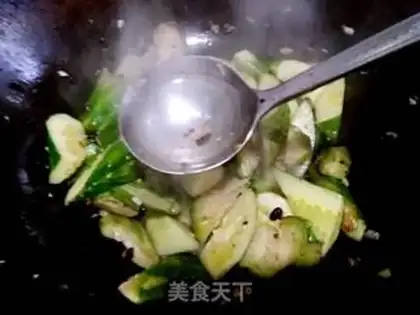 Make Garlic beans, fried melons step 3