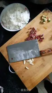 Make Sichuan fried rice step 1