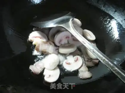 Make Chicken caterpillar mushrooms boiled duck blood step 2
