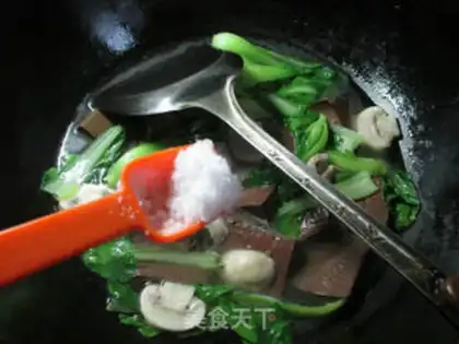 Make Chicken caterpillar mushrooms boiled duck blood step 4