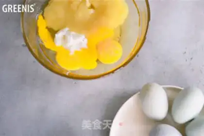 Make Three-coloured eggs step 1