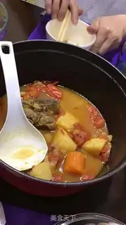 Make Tomato potato and cow bone soup step 0