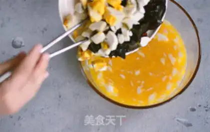 Make Three-coloured eggs step 3