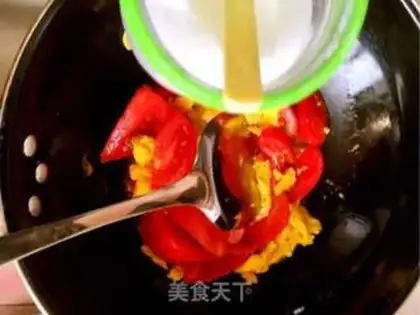 Make Tomato fried eggs step 8