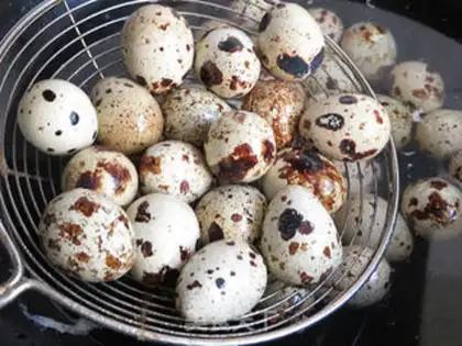 Make Sorrowed quail eggs step 1