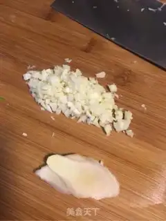 Make Scrambled eggs step 1