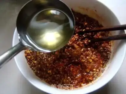 Make Spicy red oil step 1