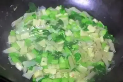 Make Winter high soup and vegetable noodles step 0